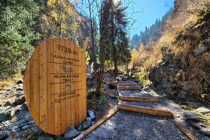 Alma-Arasan & Ayusai Mountain Gorges with Hot Springs Tour - The guides shape the day