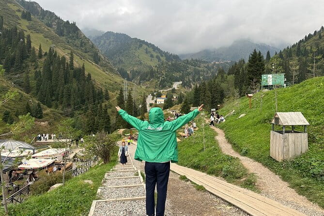 Almaty city tour and Medeu-Shymbulak-Koktobe-Green Bazar - Riding up to Shymbulak
