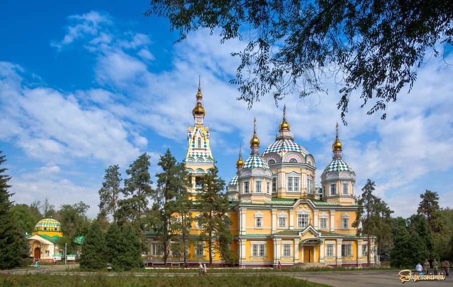 Almaty: City Tour with Mountain Visit - Zenkov Cathedral and 28 Panfilov Square