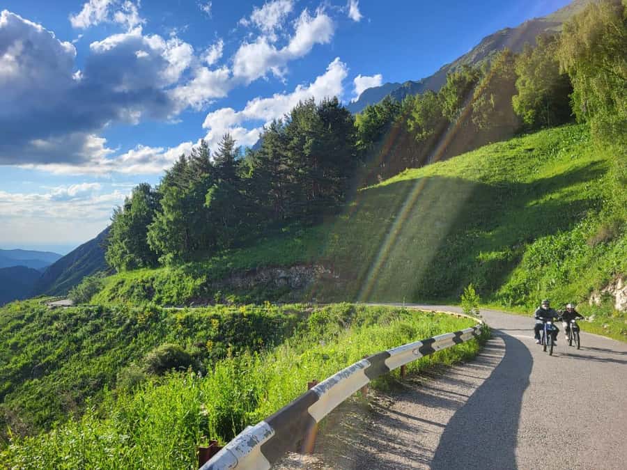 Big Almaty Lake Tour with Optional Hike - Who should choose this tour