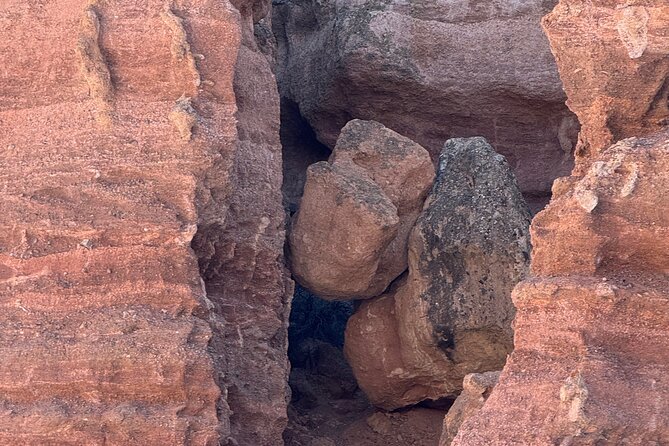 Charyn Canyon and Black Canyon 1 Day Private Tour - How Black Canyon changes the day
