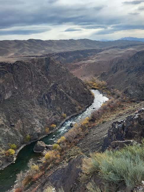 From Almaty: Charyn Canyon Private Day Trip - Reaching the canyon viewpoints