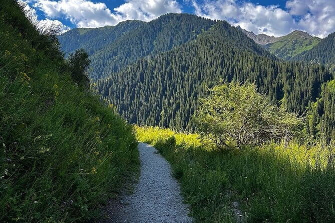 Shymbulak to Bogbanovisch Glacier and Oktabriskaya Hike - From Medeu to Shymbulak by cable car