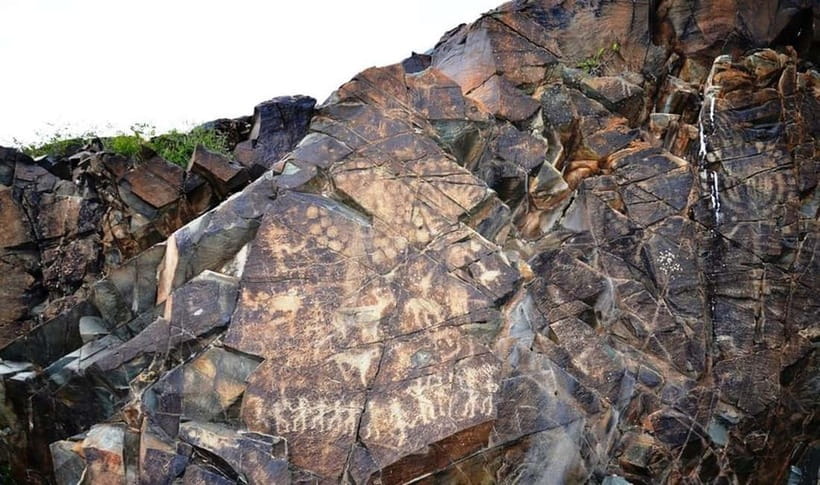 Tanbaly Gorge: Ancient Petroglyphs UNESCO Site Day Tour - What the walking is really like